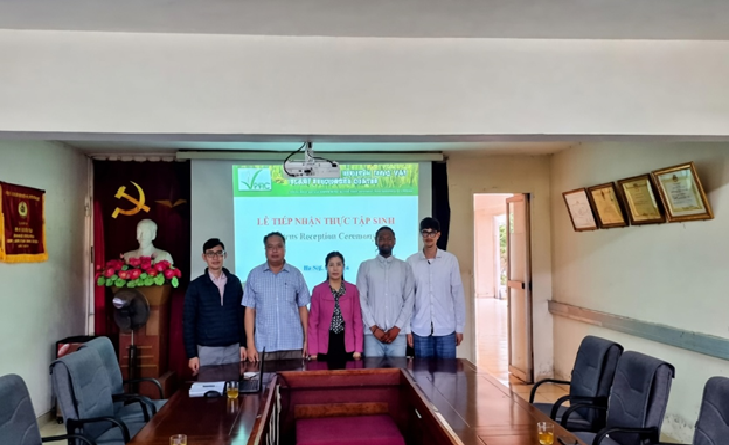 Plant Resources Center welcomes international interns from France